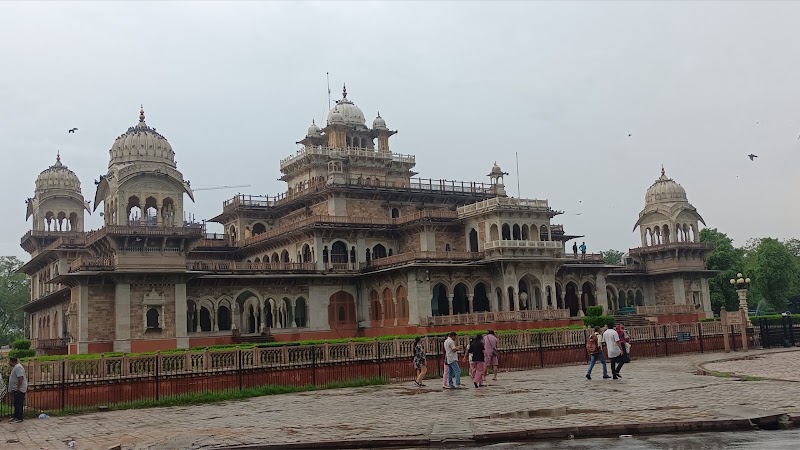 Albert hall - Albert hall WR7F+63Q, Ram Niwas Garden, Kailash Puri, Adarsh Nagar, Jaipur, Rajasthan 302003, India