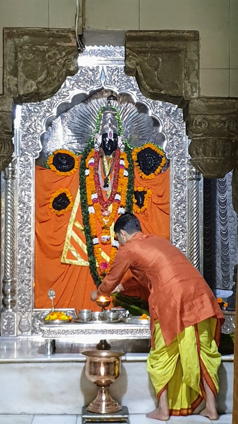 Shri Bharat Mandir - Shri Bharat Mandir 9, Ghat Rd, Mayakund, Rishikesh, Uttarakhand 249201, India