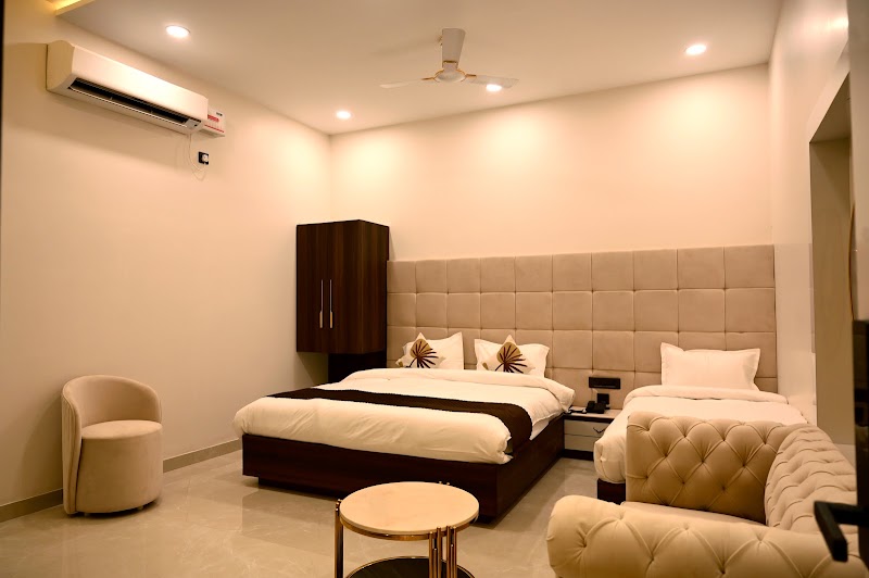 The Luxury Inn - The Luxury Inn 23 Kamla Nagar Colony Behind Sigra Thanna, Guru Nanak Nagar Colony, Chetganj, Varanasi, Uttar Pradesh 221002, India