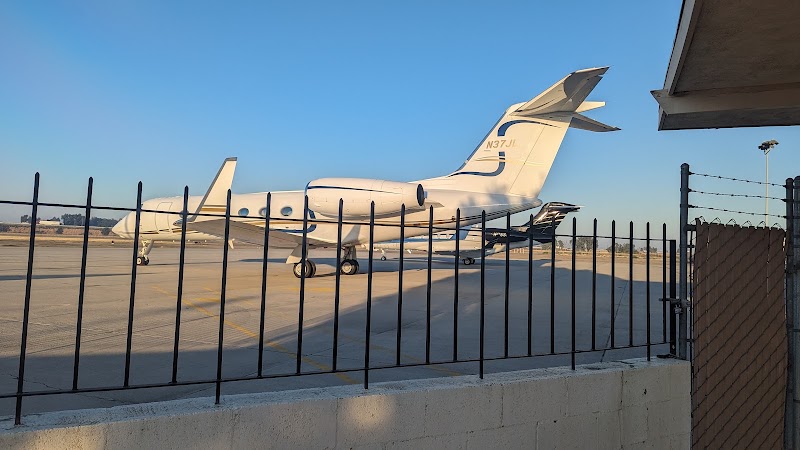 Visalia Municipal Airport - Visalia Municipal Airport, 9501 W Airport Dr, Visalia, CA 93277, USA