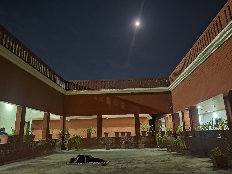 Lucknow Junction Retiring room - Lucknow Junction Retiring room, Preeti Nagar, Railway Colony, Charbagh, Lucknow, Uttar Pradesh 226001, India