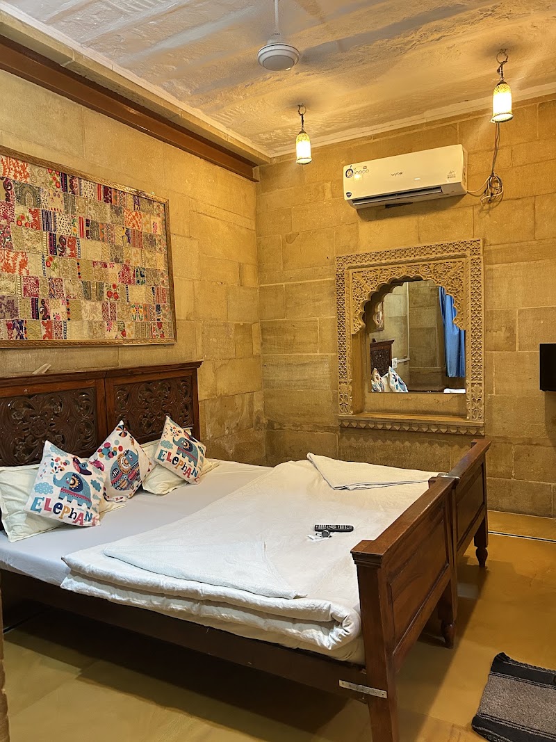 Hotel Pol Haveli Jaisalmer - Hotel Pol Haveli Jaisalmer Metre straight, 90, Geeta Ashram Rd, Malka Pol, Jaisalmer, Kishan Ghat, Rajasthan 345001, India