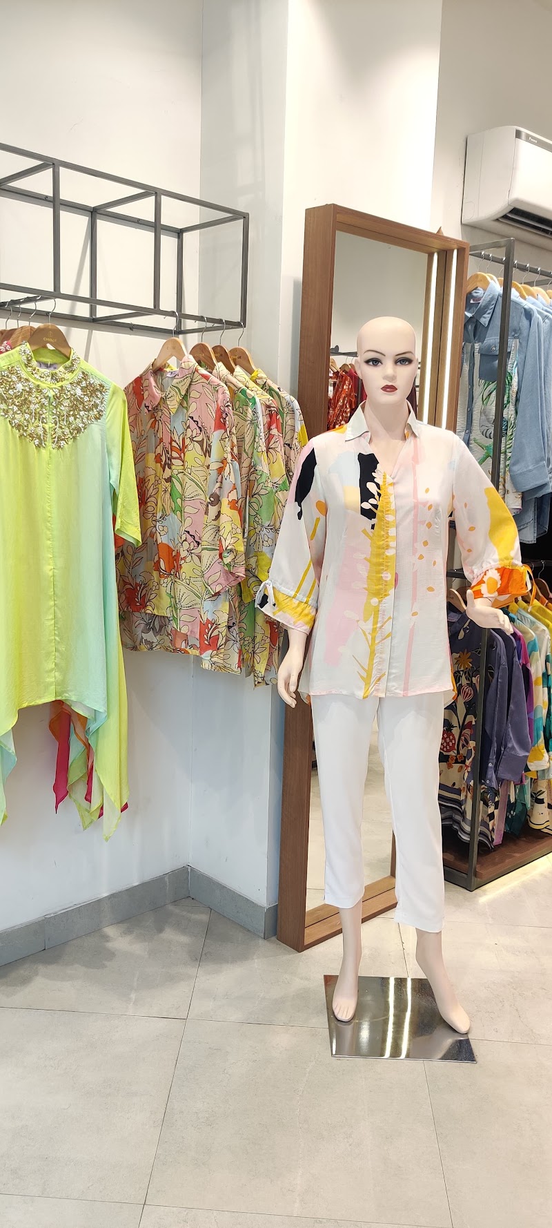 Chique Clothing Company | Kamla Nagar - Chique Clothing Company | Kamla Nagar 41-UA bunglow road, Jawahar Nagar Store timings(10am, Block UA, 9:30pm, Kamla Nagar, New Delhi, Delhi, 110007, India