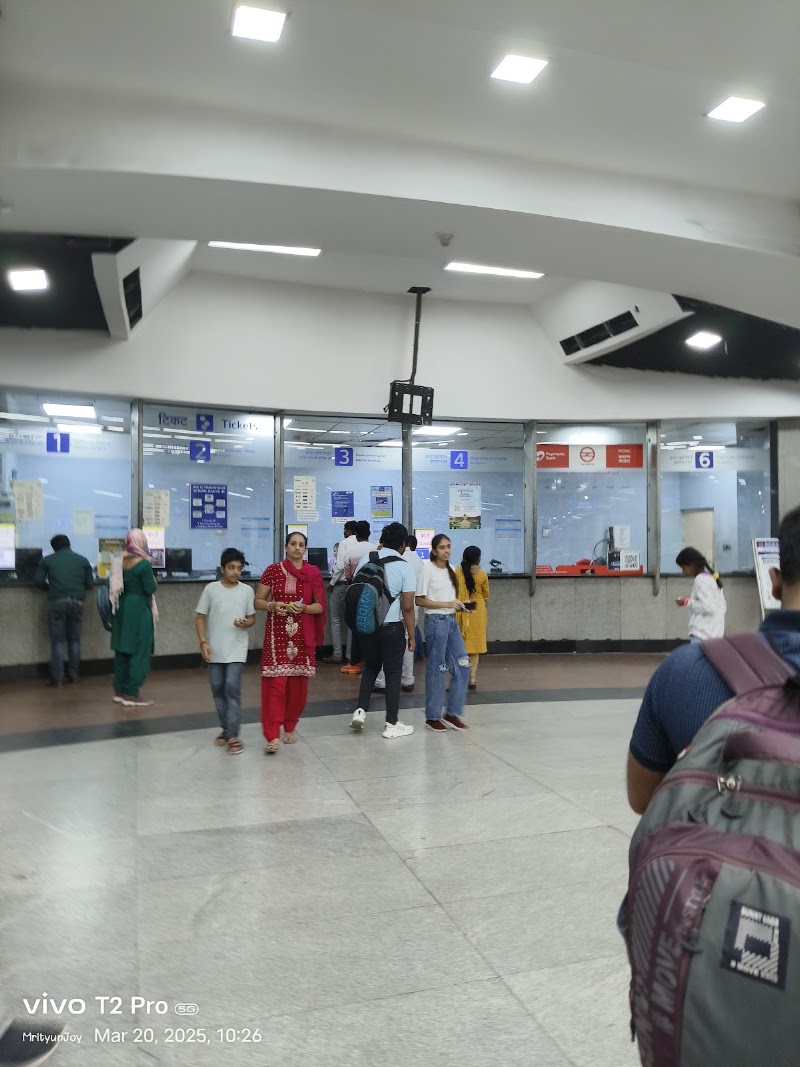 Aiims metro gate no.2 - Aiims metro gate no.2 Concourse Level, AIIMS Metro Station, Paid Area - A, Ansari Nagar East, New Delhi, Delhi 110029, India