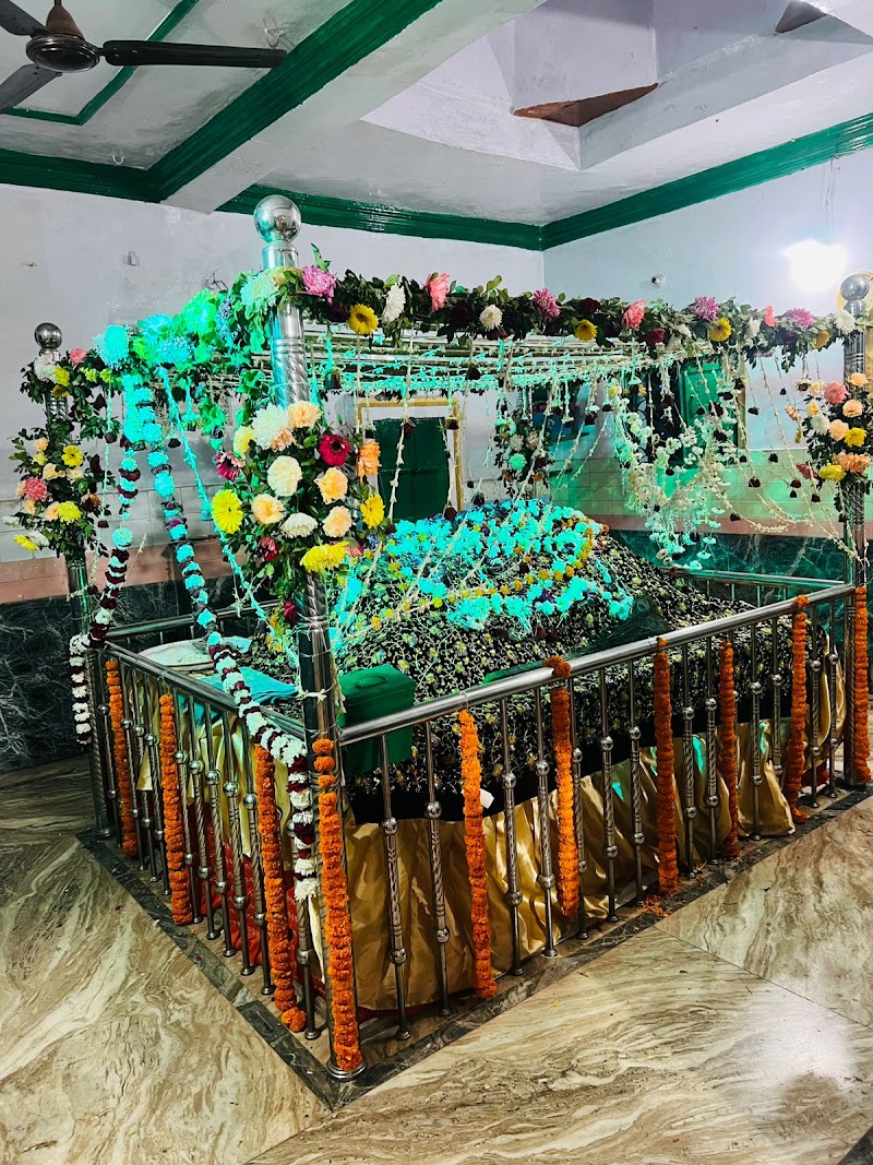 Dargah Sharif Abhanpur and EIDGAH haji abdul gaffar hasan sha R.A - Dargah Sharif Abhanpur and EIDGAH haji abdul gaffar hasan sha R.A, 3P6X+G7P, Abhanpur, Chhattisgarh 493661, India