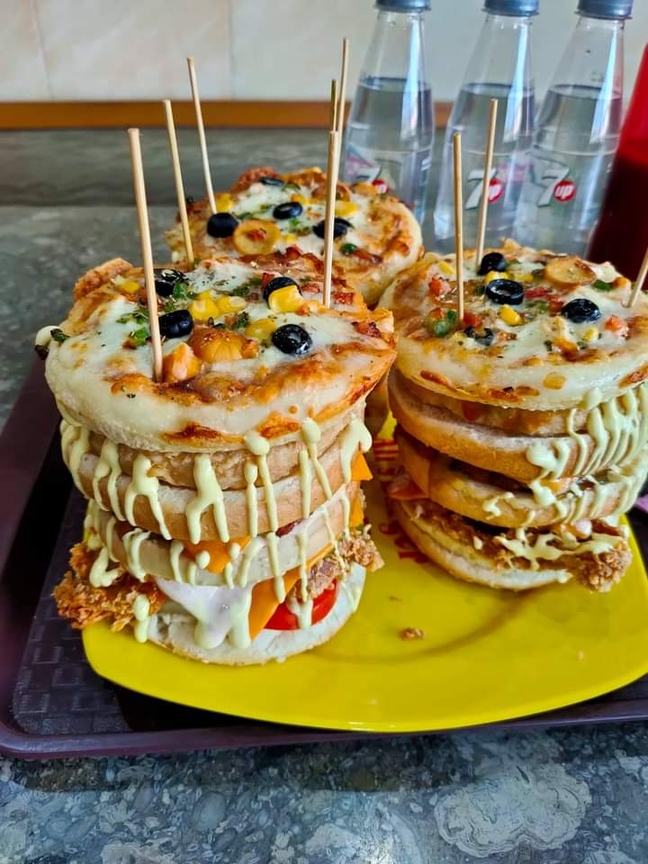 Red Cafe & Restaurant - Red Cafe & Restaurant, Red cafe, Railway Rd, Shakar Garh, Pakistan