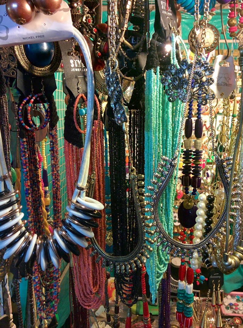 Gariahat Shopping Complex - Gariahat Shopping Complex, 212, Rash Behari Ave, Gariahat Market, Hindustan Park, Gariahat, Kolkata, West Bengal 700029, India