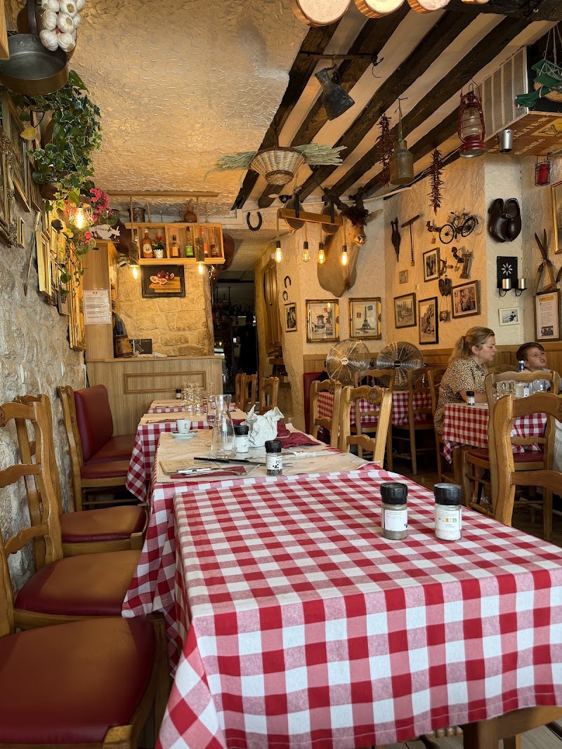 Le Vieux Bistrot - Le Vieux Bistrot 54 Rue Mouffetard, 75005 Paris, France
