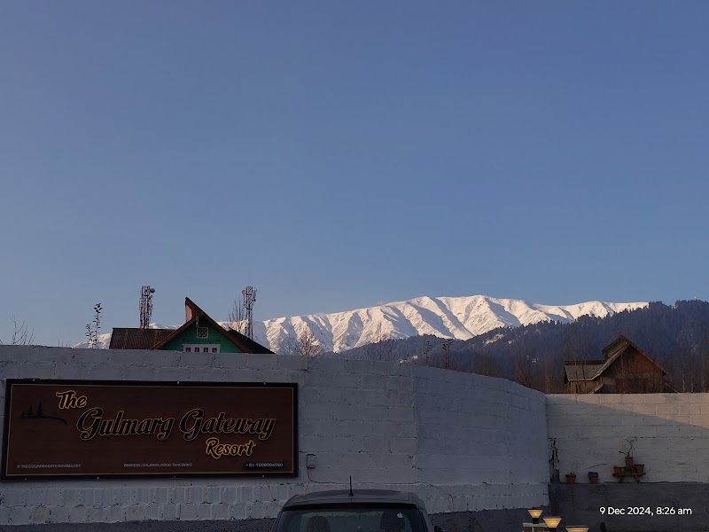 The Gulmarg Gateway Resort - The Gulmarg Gateway Resort near petrol pump, Iqbal Colony, Tangmarg, 193402