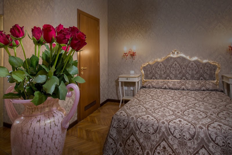 Hotel Mezzo Pozzo - Hotel Mezzo Pozzo Sestiere Cannaregio 4529, 30121 Venezia VE, Italy