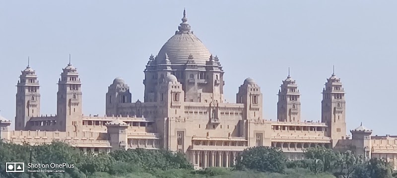 Hotel Sandhu Palace