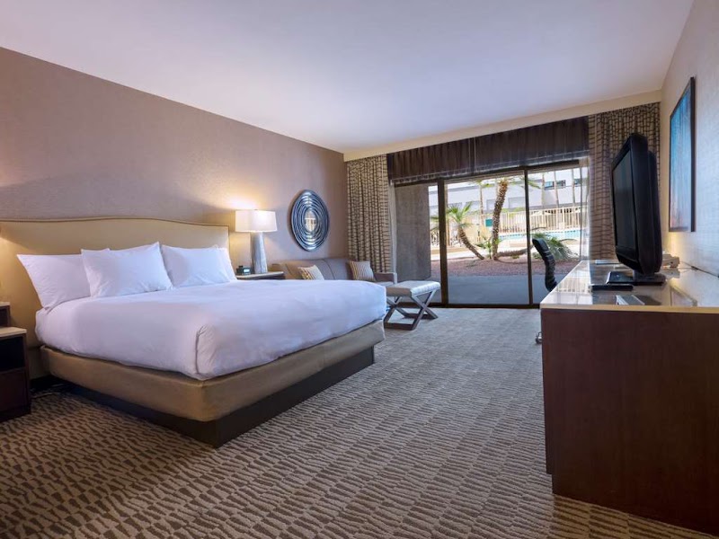 Hilton Phoenix Airport - Hilton Phoenix Airport, 2435 S 47th St, Phoenix, AZ 85034, USA