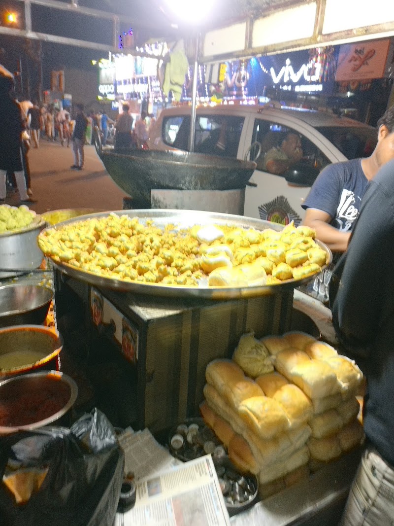 Famous Katkar Vada Pav - Famous Katkar Vada Pav, SP Road, 13th Ln, near Shiv Sena Shakha, Dalal Estate, Nagpada, Mumbai, Maharashtra 400008, India