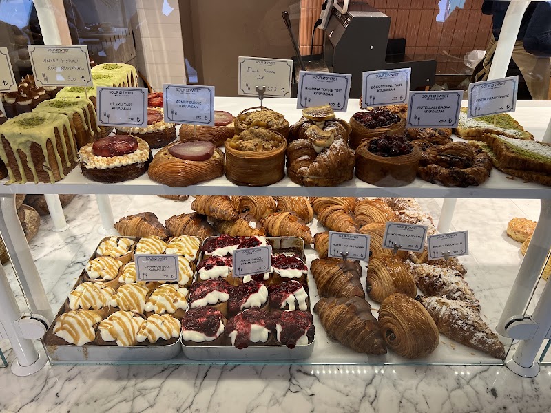 Sour & Sweet Artisan Bakery Suadiye Şubesi - Sour & Sweet Artisan Bakery Suadiye Şubesi, Suadiye, Kazım Özalp Sk. No:38, 34740 Kadıköy/İstanbul, Türkiye
