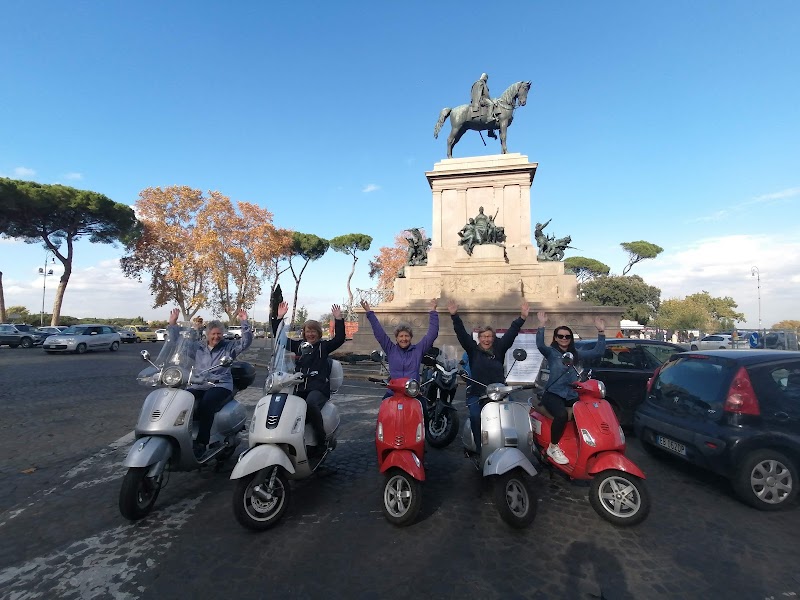 VESPA TOUR OF ROME - ROME BY VESPA - VESPA TOUR OF ROME - ROME BY VESPA, Via della Madonna dei Monti, 00184 Roma RM, Italy