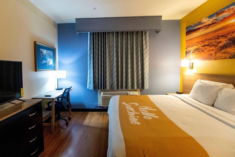 Days Inn & Suites by Wyndham Houston North/Aldine - Days Inn & Suites by Wyndham Houston North/Aldine 10137 North Fwy, Houston, TX 77037, USA