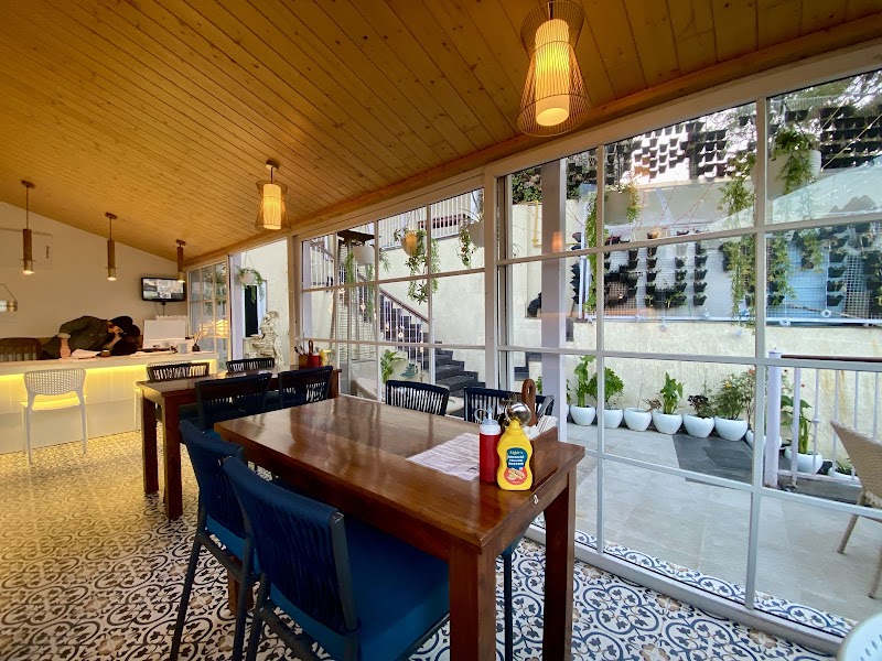 Bummy's by Vyaana Retreats - Bummy's by Vyaana Retreats Near, Ambedkar Chowk, Library, The Mall Road, Mussoorie, Uttarakhand 248179, India