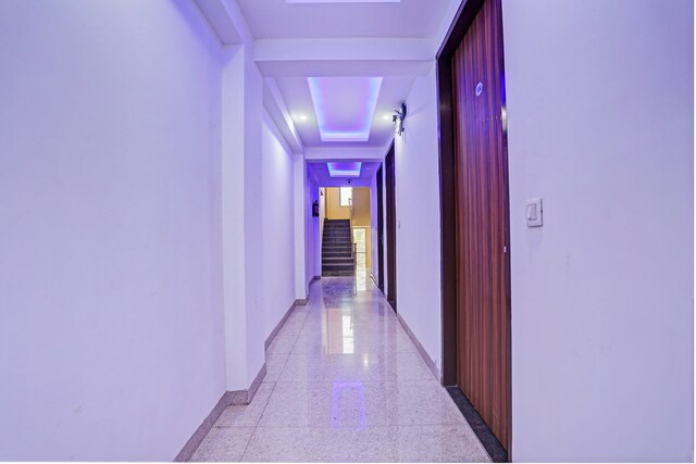 OYO Hotel Tree House - OYO Hotel Tree House Harinagar part 2, plot no 3a, near eco park, Hari Nagar Part II, Saurabh Vihar, Jaitpur, New Delhi, Delhi 110044, India