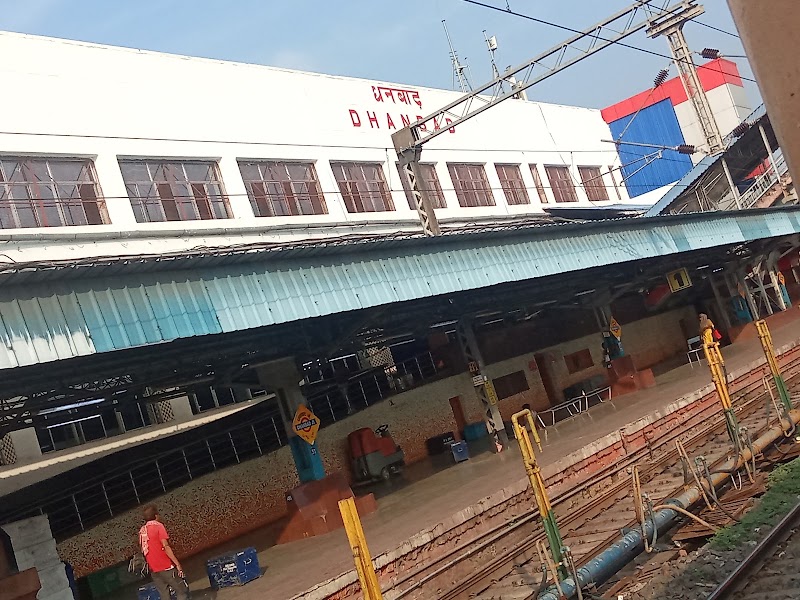 DHANBAD RAILWAY STATION(South Side) - DHANBAD RAILWAY STATION(South Side), QCRH+7F7, Dhanbad Railway Station Rd, Purana Bazar, Wassepur, Dhanbad, Jharkhand 826007, India