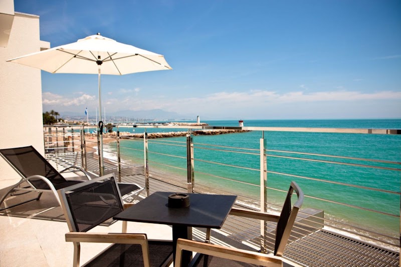 Villa Azur - Villa Azur, 1399 Av. de la Batterie, 06270 Villeneuve-Loubet, France