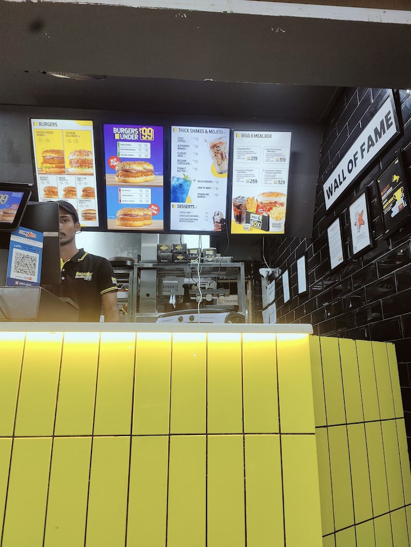 Biggies Burger: Bandra - Biggies Burger: Bandra Gagangiri CHS Ltd, Plot 21, Sangeet Samrat Naushad Ali Rd, opposite Carter Promenade, Union Park, Pali Hill, Mumbai, Maharashtra 400052, India