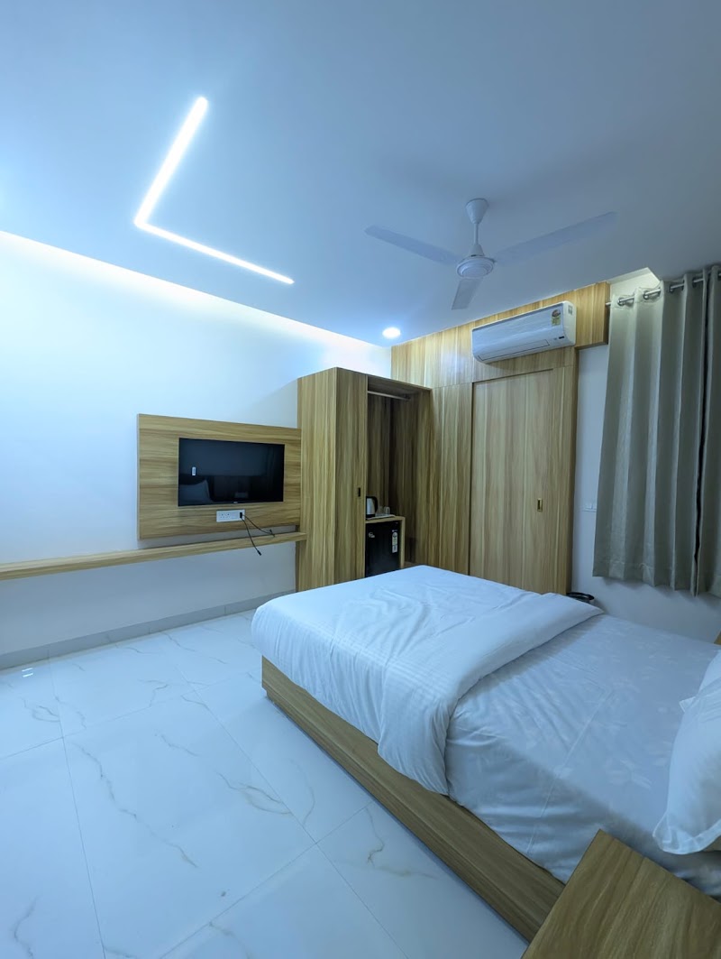 Accu Hotel Inn The Lavish Villa - Accu Hotel Inn The Lavish Villa 667, Bombay Hospital Service Rd, Part II, Scheme No 114, Indore, Madhya Pradesh 452010, India