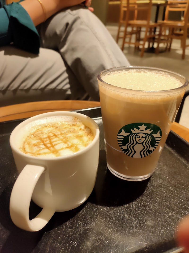Starbucks - Starbucks, Ground Floor Ward, Plot No 198, Cement Rd, near Dharampeth Extension, Dharampeth Extension, Shivaji Nagar, Nagpur, Maharashtra 440010, India