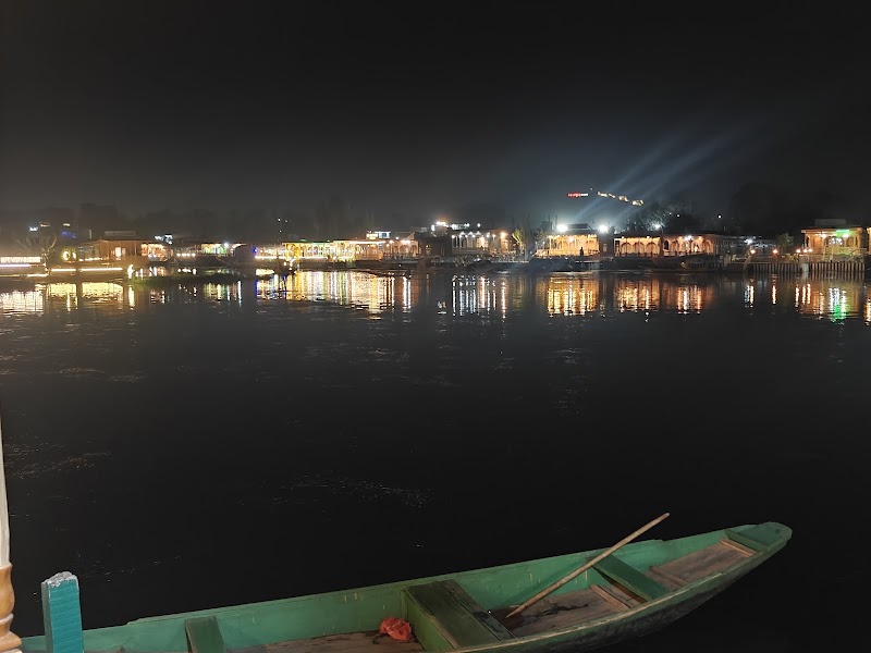 New Bombay hertiage Group Of Houseboats - New Bombay hertiage Group Of Houseboats, hotel Dal lake, Boulevard Rd, opp. New Park, Karapura, Rainawari, Srinagar, 190001