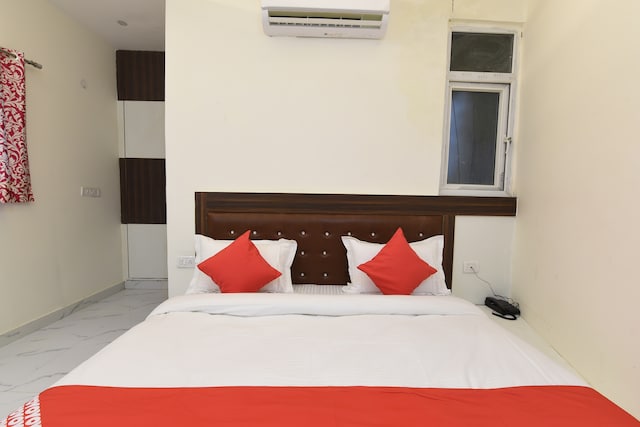 Hotel O by OYO The Signature Hotel Near Iskcon Temple Noida - Hotel O by OYO The Signature Hotel Near Iskcon Temple Noida Plot No 27, Gali Number 2, Mamura, Sector 66, Noida, Uttar Pradesh 201309, India