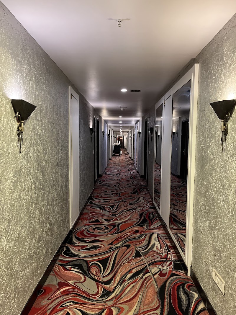 Hotel Hindusthan International Bhubaneswar - Hotel Hindusthan International Bhubaneswar A-112, Shriya Talkies Street, Janpath Rd, opposite ICICI Bank, Unit 3, Kharvela Nagar, Bhubaneswar, Odisha 751001, India