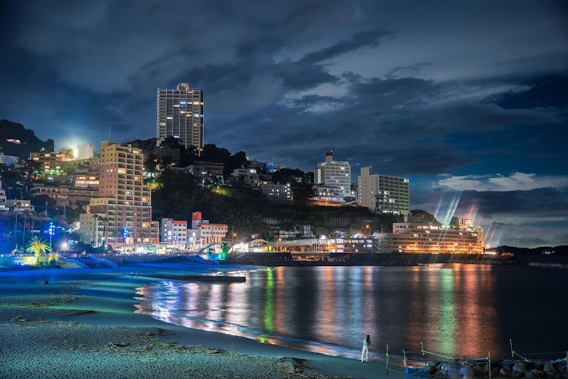 Atami Sun Beach - Atami Sun Beach, 地先 Higashikaiganchō, Atami, Shizuoka 413-0012, Japan
