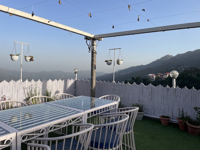 Dusk & Dawn Cafe & Lounge Kasauli - Dusk & Dawn Cafe & Lounge Kasauli Hotel Hemkunth, Garkhal, Kasauli, Himachal Pradesh 173201, India