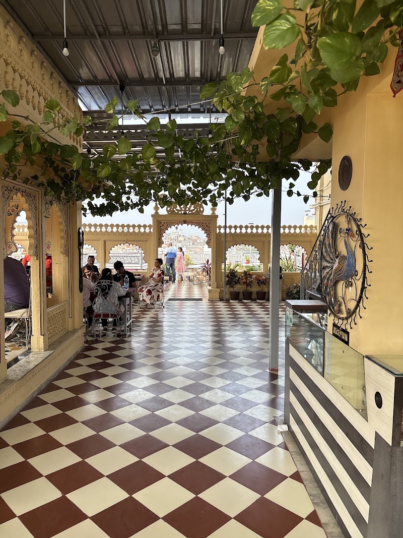 Mayur Cafe - Pure Vegetarian Family Restaurant - Mayur Cafe - Pure Vegetarian Family Restaurant 155, opposite जगदीश मंदिर, Jagdish Chowk, Rao Ji Ka Hata, Udaipur, Rajasthan 313001, India