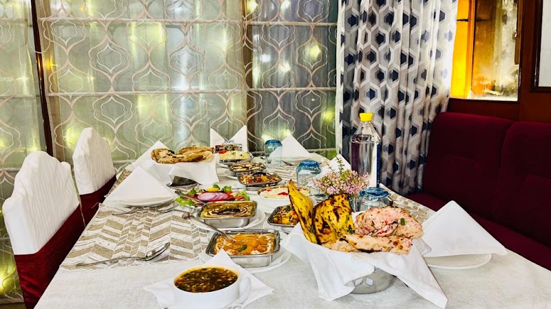 Hotel Mera Mann - Hotel Mera Mann 1, Station Rd, beside St.Agnes Chruch, Udaiganj, Husainganj, Lucknow, Uttar Pradesh 226001, India