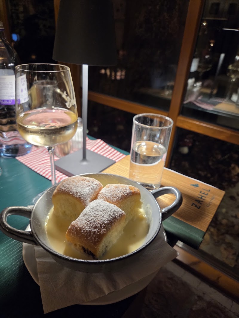 Zahel Weingut & Heuriger - Zahel Weingut & Heuriger, Maurer Hauptpl. 9, 1230 Wien, Austria