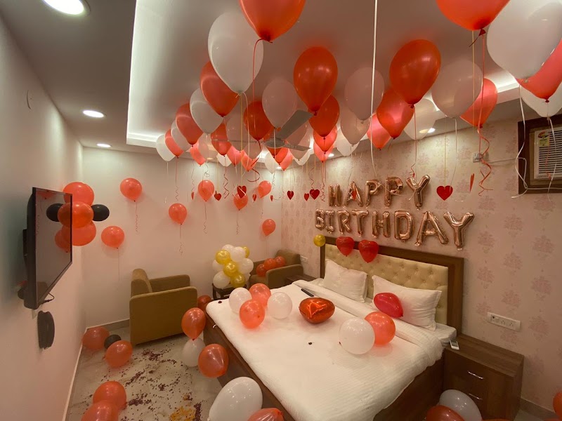TRIOM HOTEL - TRIOM HOTEL B/147, Mehrauli - Badarpur Rd, near shiv mandir, Sharma Market, Pulpharadpur, Block A, Pul Pehladpur, New Delhi, Delhi 110044, India