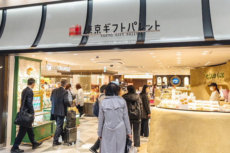 Tokyo Gift Palette