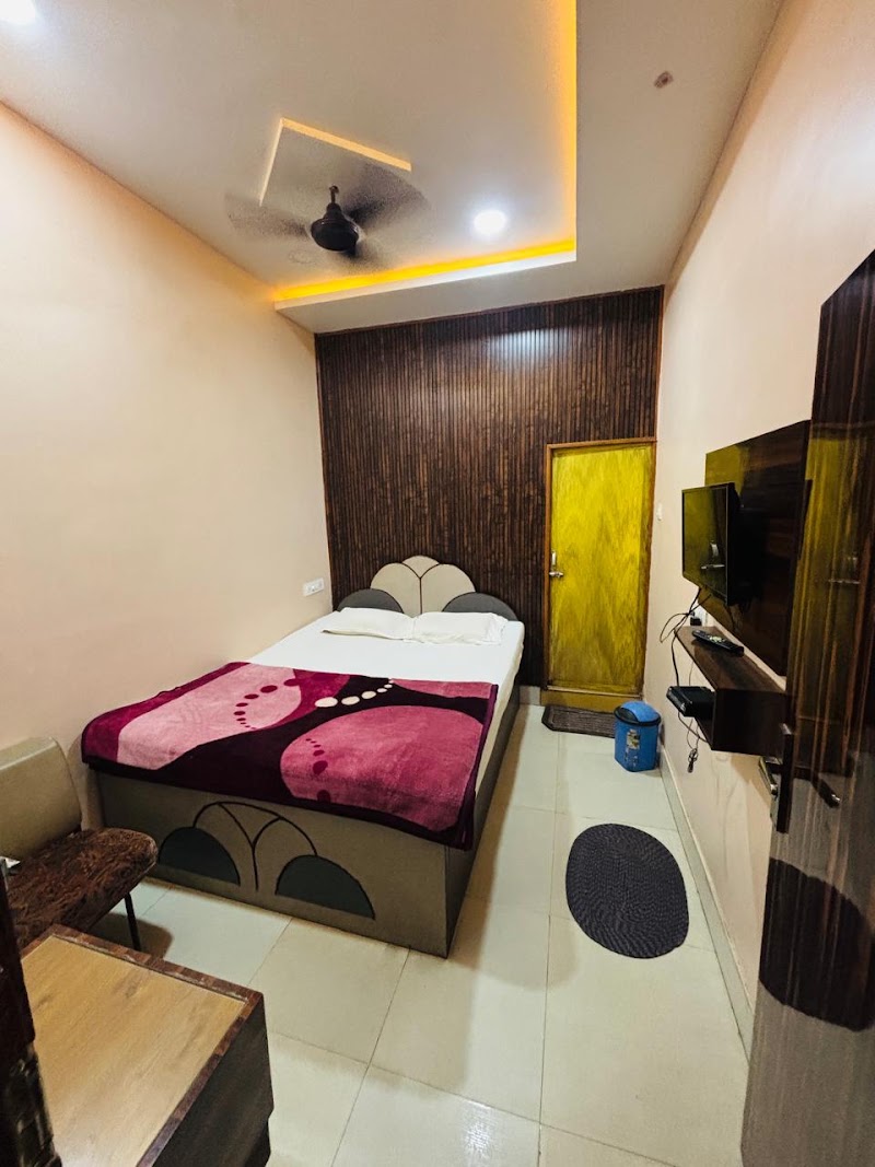 Bharati Lodge - Bharati Lodge Bidhan market opposite auto stand Bidhan market, appo auto, Bldg, Bidhan Rd, near Kali Temple, Ward 12, Hakim Para, Siliguri, West Bengal 734001, India
