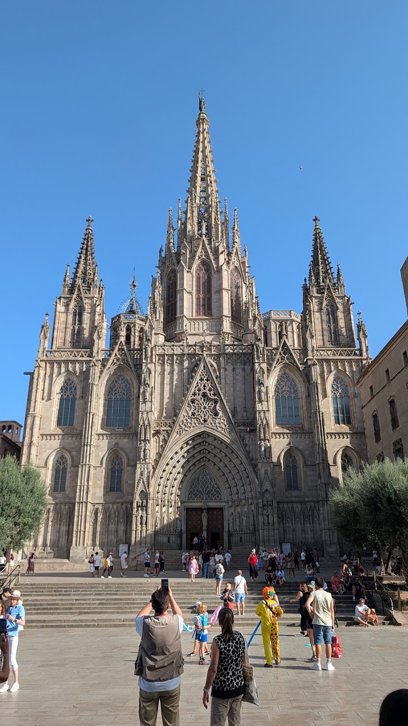 BARKENO TOURS - BARKENO TOURS, Pl. de Catalunya, 2, Eixample, 08002 Barcelona, Spain