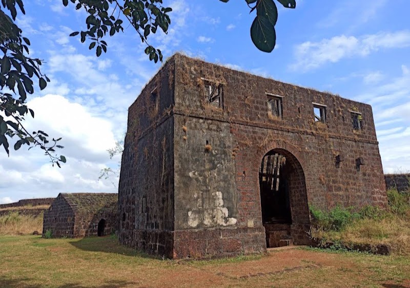 Vijaydurg Fort - Vijaydurg Fort, H86M+F5H, Maharashtra State Highway 4, Fort, Vijaydurg, Maharashtra 416806, India