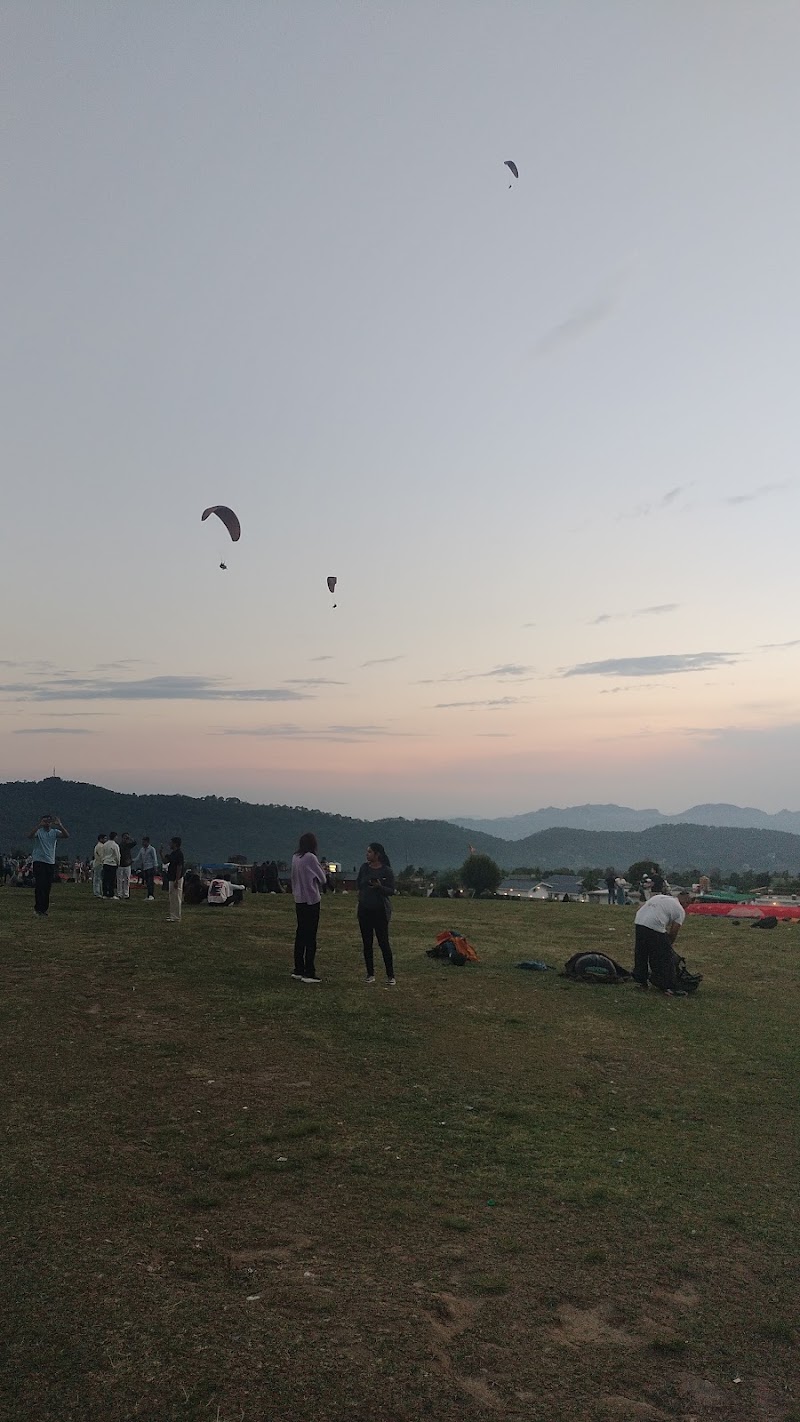 Landing Site Bir - Landing Site Bir, 2PV5+2GX, Landing Road, Bir, Suja, Himachal Pradesh 176077, India