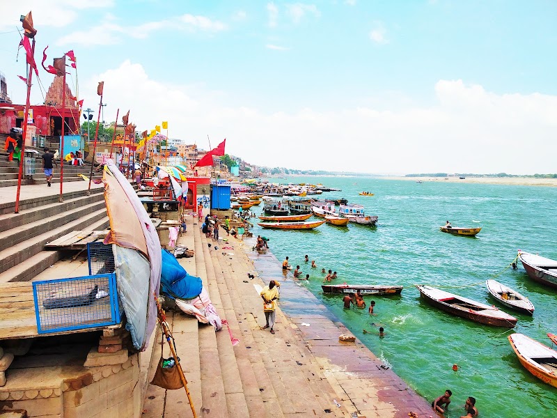 Ahilyabai Ghat - Ahilyabai Ghat 8246+C36, Dashashwamedh Ghat Rd, Ghats of Varanasi, Bangali Tola, Varanasi, Uttar Pradesh 221001, India