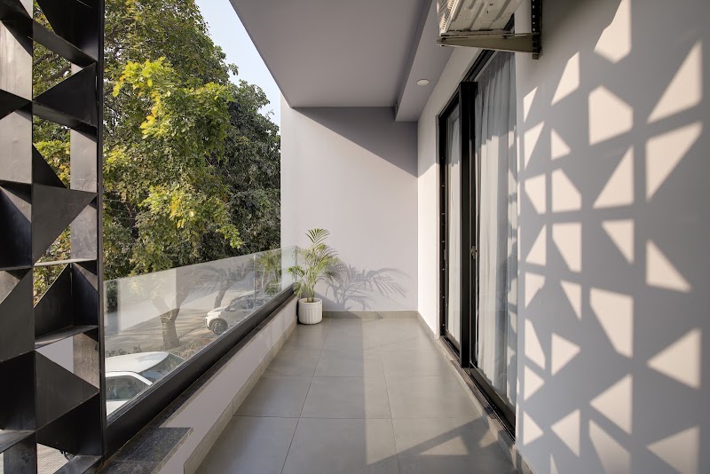 BedChambers Serviced Apartments, Golf Course Road
