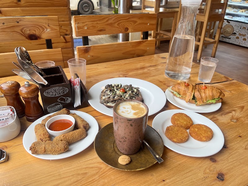 Caravela Cafe And Bistro - Caravela Cafe And Bistro Fd Complex, Shop Number 1, House Number 145/D, Novangully, Varca, Fatrade, Goa 403721, India