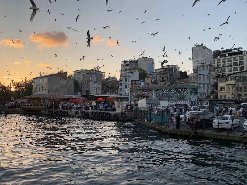 Galata Akın Balıkçısı - Galata Akın Balıkçısı, Arap Cami, Fermeneciler Cd. No:35, 34421 Beyoğlu/İstanbul, Türkiye