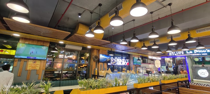 Central Plaza Mall - Central Plaza Mall 2, गोल्फ कोर्स मार्ग, Parsvnath Exotica, DLF Phase 5, Sector 42, Gurugram, Haryana 122011, India