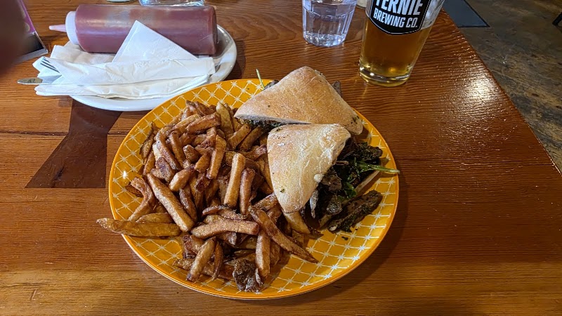 The Village Idiot Bar and Grill - The Village Idiot Bar and Grill 306 MacKenzie Ave, Revelstoke, BC V0E 2S0, Canada