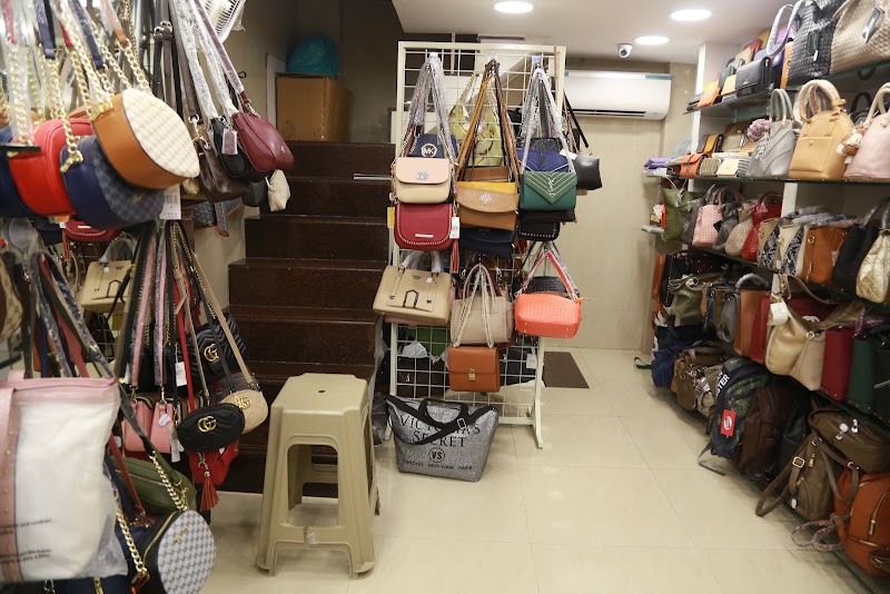 B TRENDY - B TRENDY SHOP NO 16, Hill Rd, next to ELCO MARKET, Bandra West, Mumbai, Maharashtra 400050, India