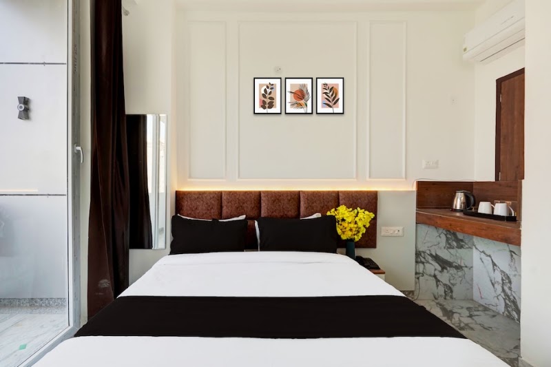 Super Collection O by OYO Surajpur Chowk Greater Noida - Super Collection O by OYO Surajpur Chowk Greater Noida Plot Number 258, Chowk, opposite Crown Plaza, Surajpur, Noida, Greater Noida, Uttar Pradesh 201306, India