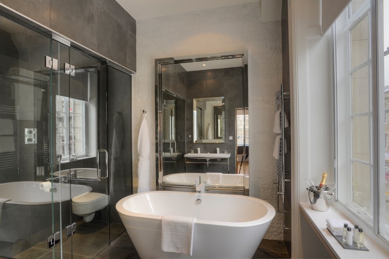 The Inn On The Mile - The Inn On The Mile, 82 High St, Edinburgh EH1 1LL, UK